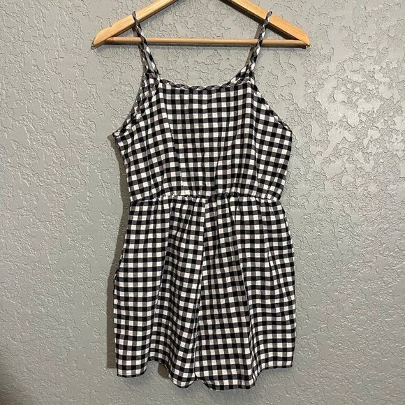 SHEIN Gingham Romper - Picture 3 of 7